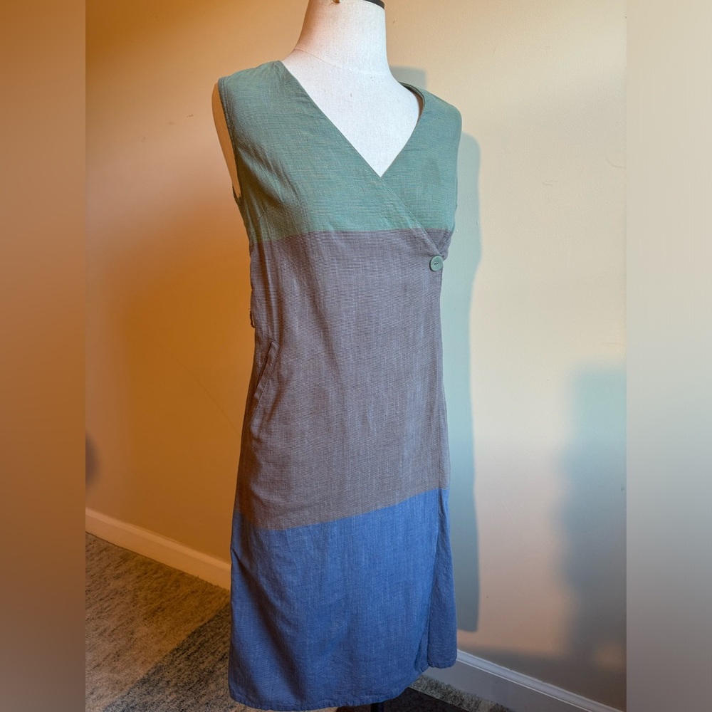 Fabindia Cotton Sleeveless V-Shaped Midi Dress - Picture 3 of 9